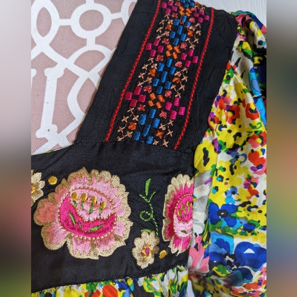 JOHNNY WAS 100% Silk Floral Babydoll Tunic with Embroidery Size M - Picture 8 of 8